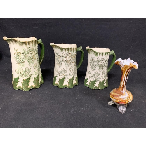 994 - Set of 3 graduated jugs and glass vase