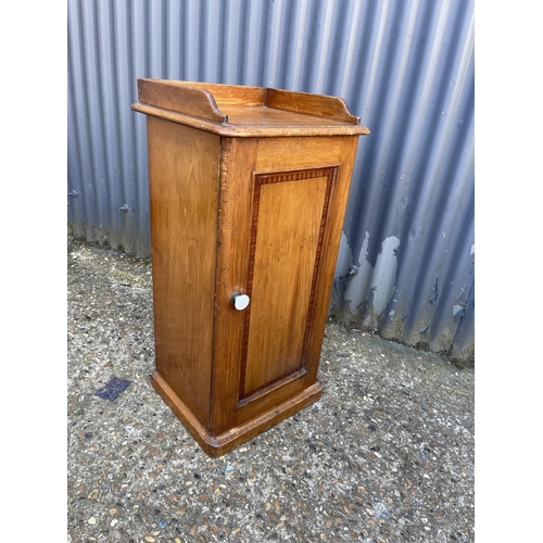 15 - An edwardian inlaid satinwood bedside