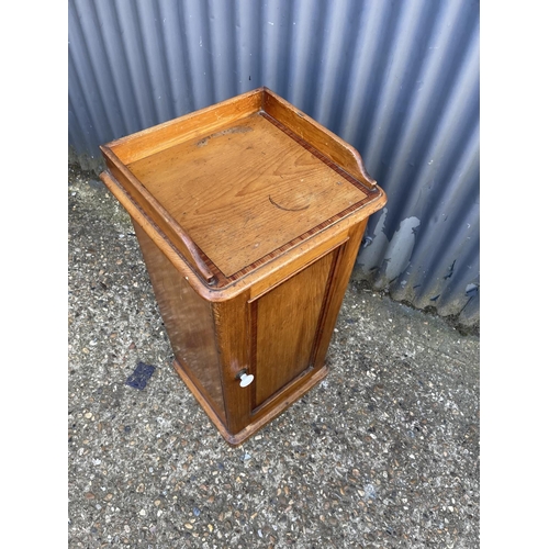 15 - An edwardian inlaid satinwood bedside