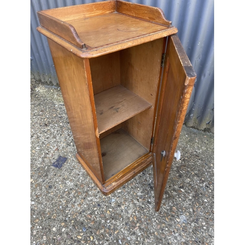 15 - An edwardian inlaid satinwood bedside