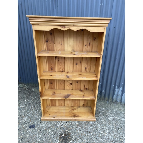 174 - A solid pine open fronted bookcase 93x30x140