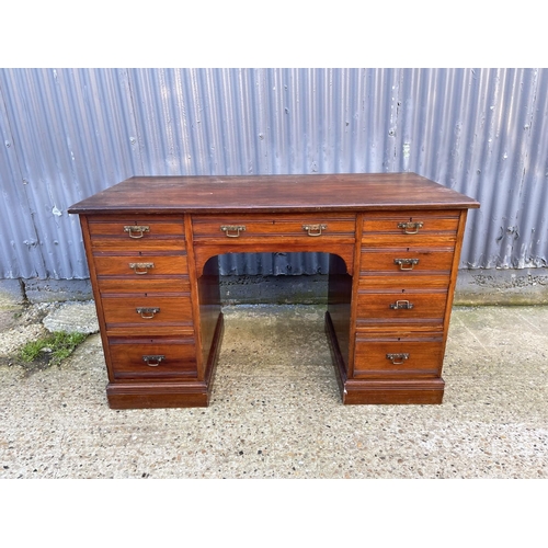 22 - An Edwardian mahogany desk 120x52x 75