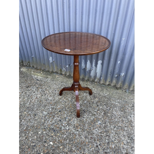 45 - A Georgian tripod occasional table