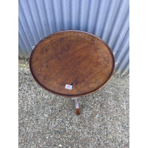 45 - A Georgian tripod occasional table