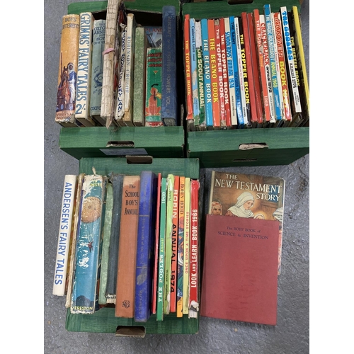 411 - 3 boxed vintage children's Annuals  (3)