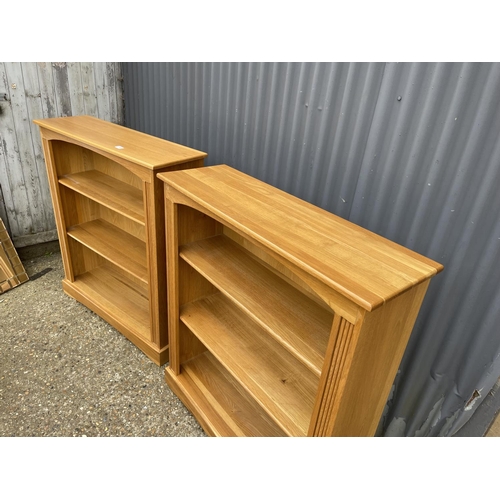 116 - A matching pair of light oak open fronted bookcases 95x30x 110 each