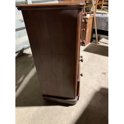 152 - Victorian mahogany chest of 5 drawers, 117 x 50 x 118cms