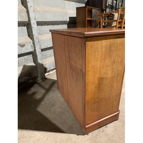 167 - Victorian mahogany chest of 5 drawers, 105 x 52 x 105cms