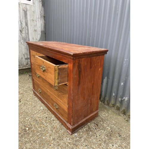 19 - An antique pine chest of four drawers 100x44x80