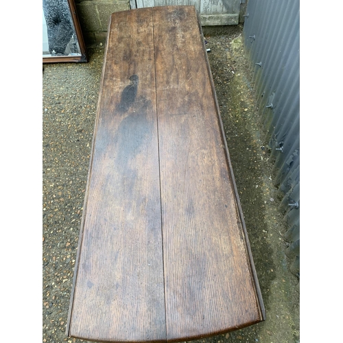 190 - Antique oak pad foot table, diameter 130cms