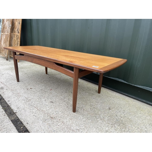 286 - A mid century g plan teak plank top coffee table