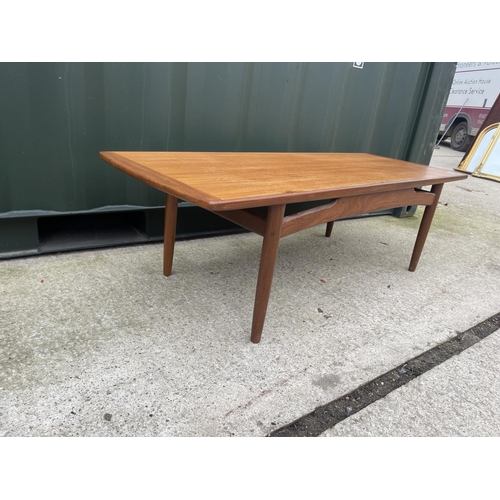 286 - A mid century g plan teak plank top coffee table