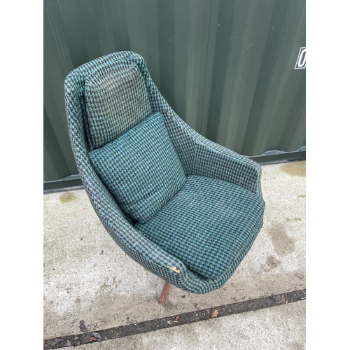 342 - A retro green pattern swivel Egg chair on teak base