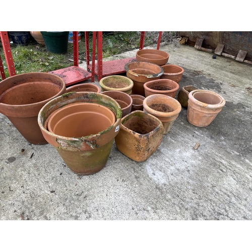 400a - 15 terracotta pots some a/f