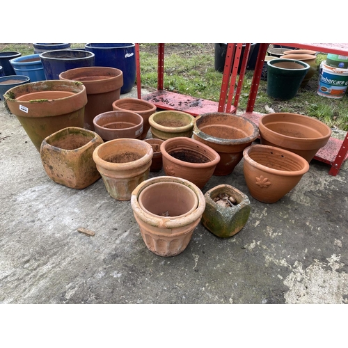 400a - 15 terracotta pots some a/f