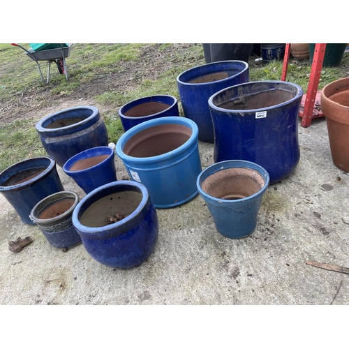 400c - 10 blue glazed garden pots assorted sizes