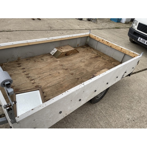 400k - Single axle car trailer, towed in ready to use, size 210 x 123 cms