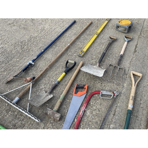 47 - A collection of garden hand tools, hose reel and tub containing shears