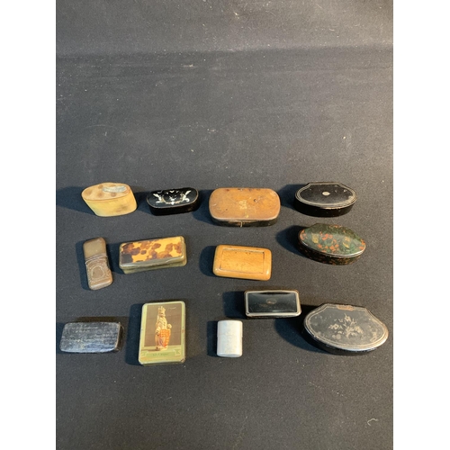 564 - 13 assorted snuff boxes