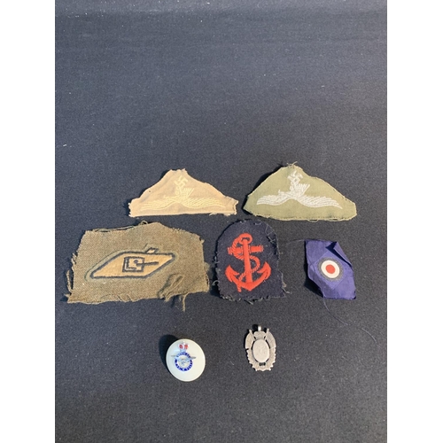 571 - Bag of Military badges etc