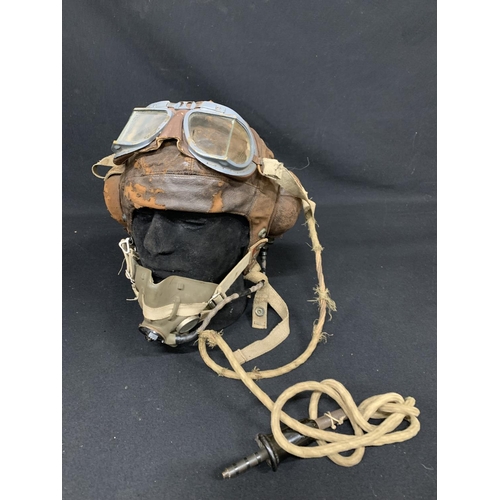 580 - WW2 Flying helmet with goggles and oxygen mask