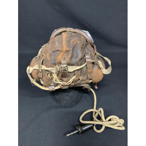 580 - WW2 Flying helmet with goggles and oxygen mask