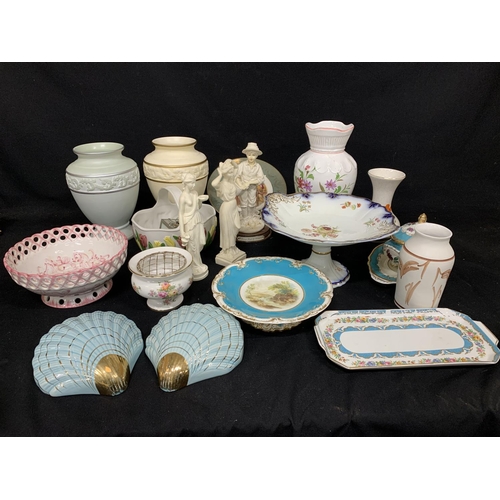 748 - Collection of decorative china and figures (2)