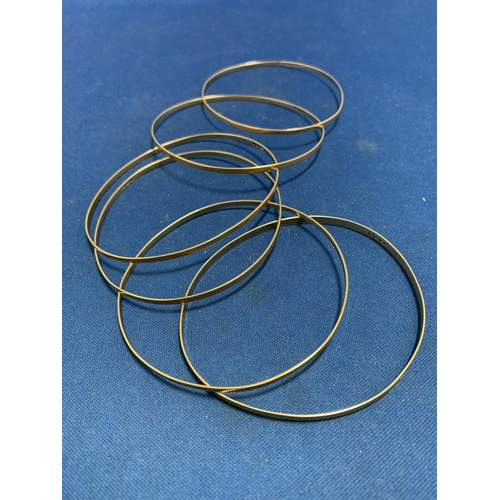 837 - Six 18ct plain gold bangles marked 750, internal diameter 6.5/ 7 cms, total weight 33.8 gms