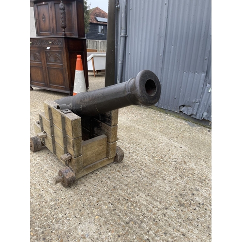 95 - An antique iron cannon, cannon length 122cm (4ft))