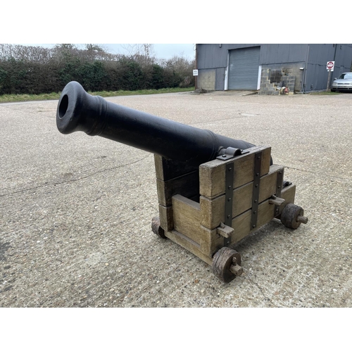 95 - An antique iron cannon, cannon length 122cm (4ft))