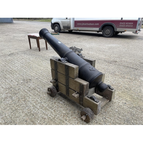 95 - An antique iron cannon, cannon length 122cm (4ft))