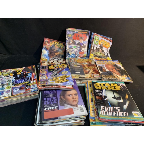 964 - Large quantity of Star Wars Magazines and Star Wars Fact file (not shown in photo)