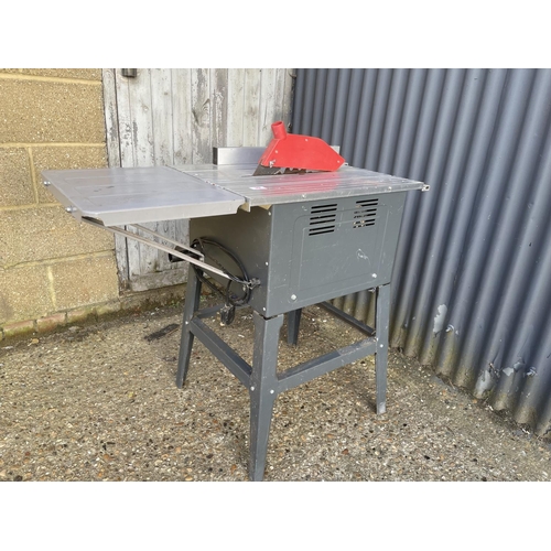 29 - A electric table saw