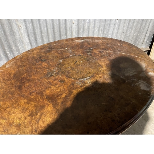 71 - A victorian walnut tilt top breakfast table AF