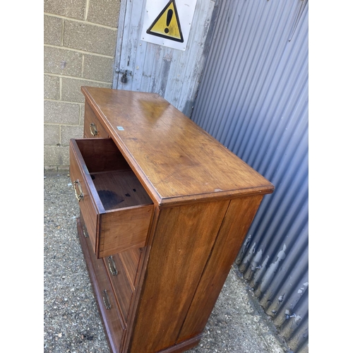 123 - An Edwardian mahogany chest of five drawers 120x50x120