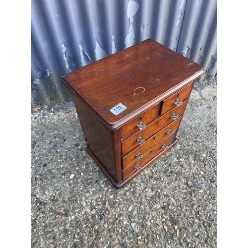 139 - A victorian mahogany apprentice miniature chest of five drawers 38x25x48