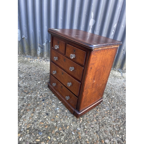 139 - A victorian mahogany apprentice miniature chest of five drawers 38x25x48