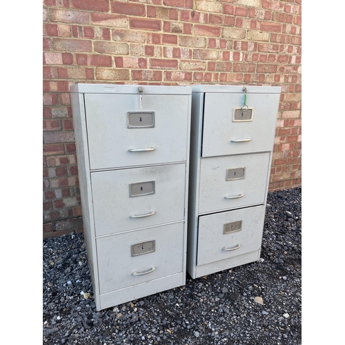 17 - A pair of grey metal three drawer filing cabinets 46 x63x104