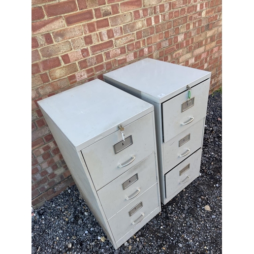 17 - A pair of grey metal three drawer filing cabinets 46 x63x104