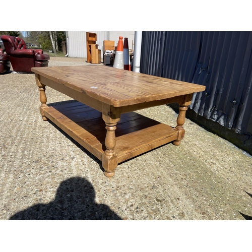 202 - A large farmhouse pine coffee table 123x76x45