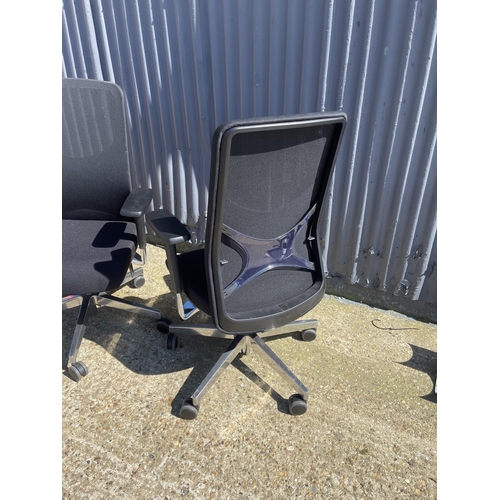 205 - A pair of modern office desk chairs