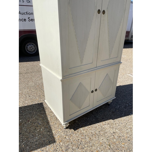 216 - A large white painted modern linen press style cupboard 94x57x215