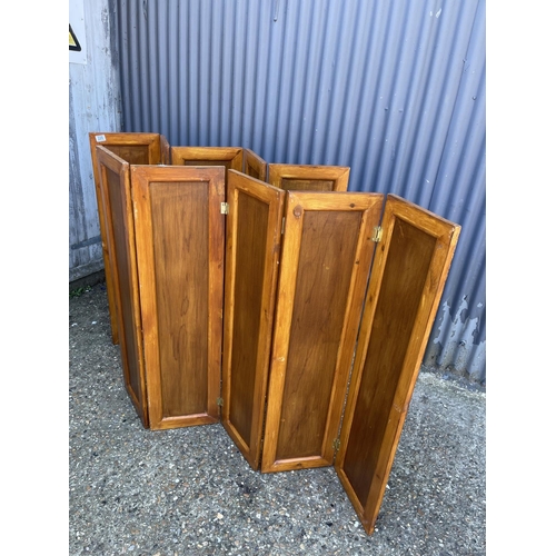 220 - A pair of wooden four section partitioning screens 115 cm tall