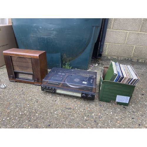 265 - Record deck, radio and box records