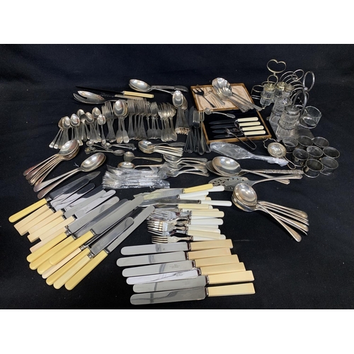 495 - Large quantity platedware and assorted cutlery