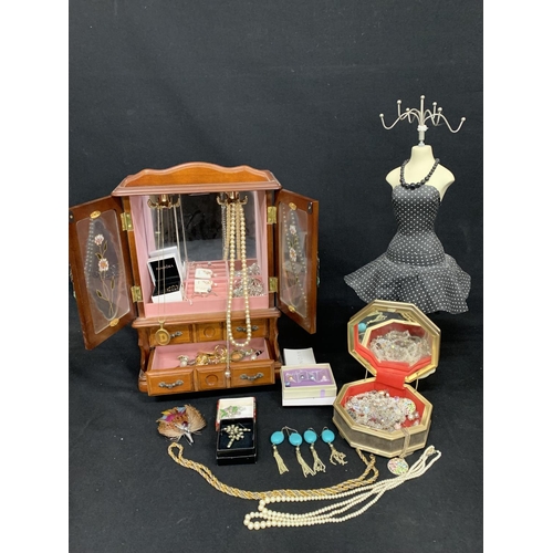 540 - Jewellery cabinet and costume jewellery