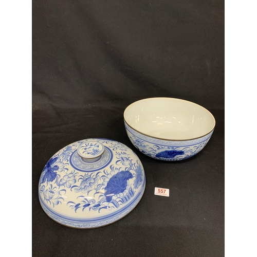 557 - Chinese blue and white bowl and cover, 29cms diameter