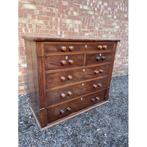 60 - A large victorian mahogany chest of six drawers 137x57x118