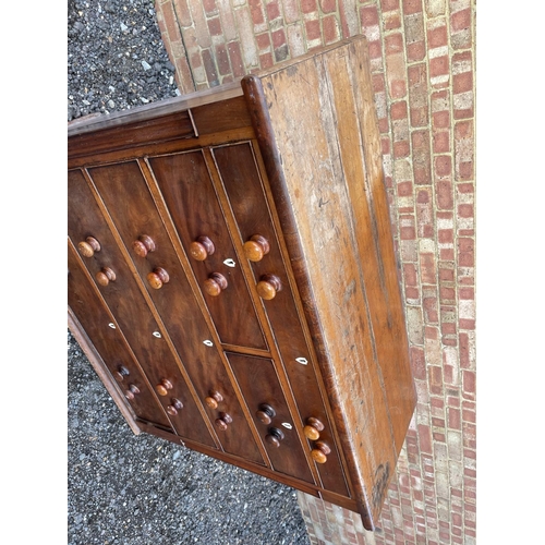 60 - A large victorian mahogany chest of six drawers 137x57x118