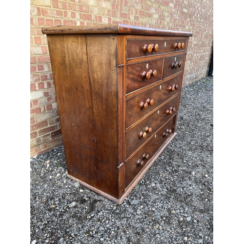 60 - A large victorian mahogany chest of six drawers 137x57x118